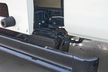 ��������M2 �ܶ��� 2L CNG 122���� ����5�� 3.8���Ű�����΢��ͼƬ