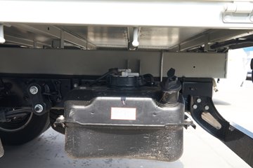 ��������M2 �ܶ��� 2L CNG 122���� ����5�� 3.8���Ű�����΢��ͼƬ