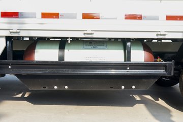 ��������M2 �ܶ��� 2L CNG 122���� ����5�� 3.8���Ű�����΢��ͼƬ