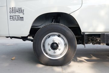 ��������M2 �ܶ��� 2L CNG 122���� ����5�� 3.8���Ű�����΢��ͼƬ