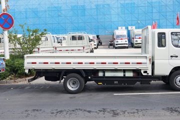 ��������M2 �ܶ��� 2L CNG 122���� ����5�� 3.8���Ű�����΢��ͼƬ