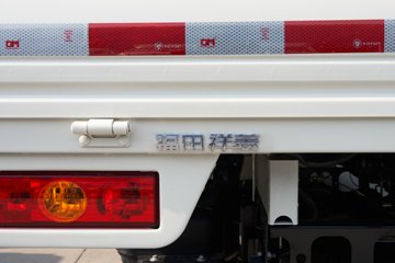 ��������M2 �ܶ��� 2L CNG 122���� ����5�� 3.8���Ű�����΢��ͼƬ