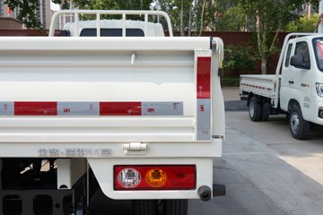 ��������M2 �ܶ��� 2L CNG 122���� ����5�� 3.8���Ű�����΢��ͼƬ