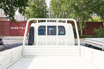 ��������M2 �ܶ��� 2L CNG 122���� ����5�� 3.8���Ű�����΢��ͼƬ