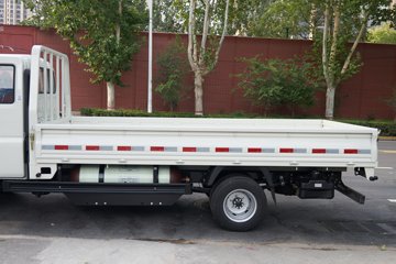 ��������M2 �ܶ��� 2L CNG 122���� ����5�� 3.8���Ű�����΢��ͼƬ