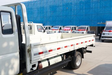 ��������M2 �ܶ��� 2L CNG 122���� ����5�� 3.8���Ű�����΢��ͼƬ