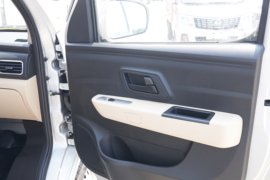 新豹T3 PLUS&nbsp;载货车驾驶室                                               图片