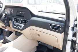 新豹T3 PLUS&nbsp;载货车驾驶室                                               图片