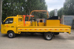 福田祥菱M2 122马力 4X2 单排路面养护车(德沃重工)