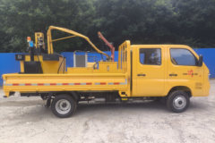 福田祥菱M2 144马力 4X2 双排路面养护车(德沃重工)