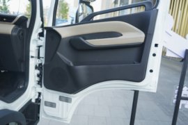 T6&nbsp;电动冷藏车驾驶室图片