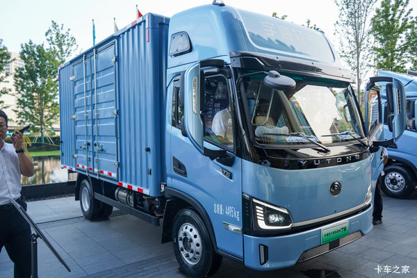 宇通轻卡T6 高顶 4.2米单排纯电动厢式轻卡 深澜155.332kWh