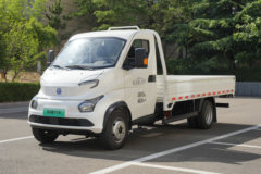 飞碟U9 液刹 3.805米单排纯电动栏板微卡 中创新航56.67kWh