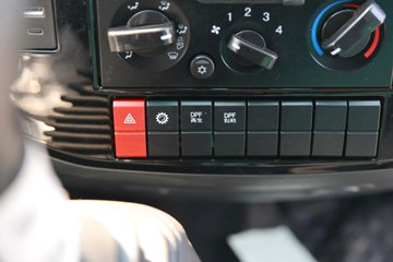 ���縣��R5 2.4L���� 155���� ��ʿ��8�� 3.1�׵�����ж��ͼƬ