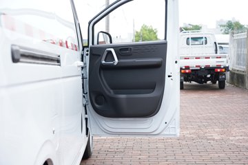 ���� �����V5 2025�� 1.6L���� 122���� 2�� ��ջ���ͼƬ