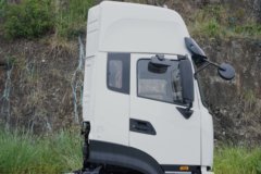 东风天锦KR PLUS 2025款 330马力 4X2 AMT自动档 8米冷藏车