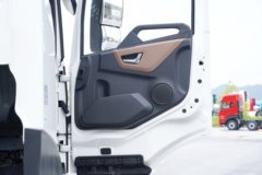 东风天锦KR PLUS 2025款 330马力 4X2 AMT自动档 8米冷藏车