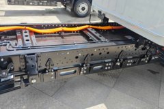 跃进 大拿T1 液刹 3.15米双排纯电动栏板轻卡 宁德时代100.46kWh