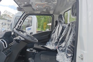 Ծ�� ����T3 Һɲ 3.805�׵��Ŵ��綯�����Ῠ ����ʱ��53.58kWhͼƬ