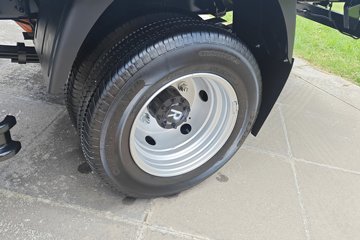Ծ�� ����T3 Һɲ 3.805�׵��Ŵ��綯�����Ῠ ����ʱ��53.58kWhͼƬ