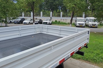 Ծ�� ����T3 Һɲ 3.805�׵��Ŵ��綯�����Ῠ ����ʱ��53.58kWhͼƬ