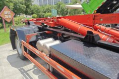 跃进麒麟EX3 4X2 纯电动车厢可卸式垃圾运输车 106.95kWh
