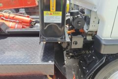 跃进麒麟EX3 4X2 纯电动车厢可卸式垃圾运输车 106.95kWh