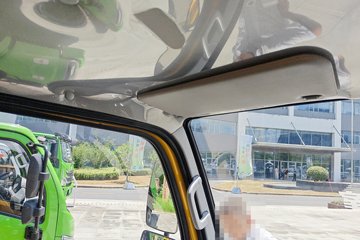 Ծ�� С���� 115���� 4X2 2.2��˫����ж��ͼƬ