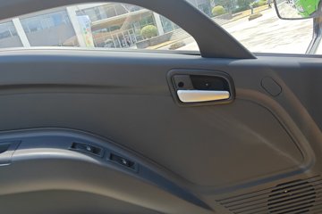 Ծ�� С���� 115���� 4X2 2.2��˫����ж��ͼƬ