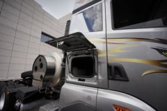 青岛解放 鹰驰 12.5L LNG 500马力 6X4 一汽解放12档 AMT自动档 牵引车