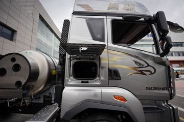 �ൺ��� ӥ�� 12.5L LNG 500���� 6X4 һ�����12�� ǣ����ͼƬ