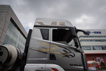 �ൺ��� ӥ�� 12.5L LNG 500���� 6X4 һ�����12�� ǣ����ͼƬ