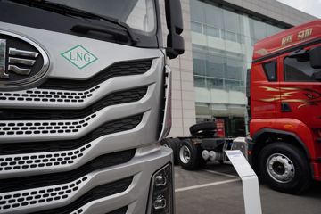 �ൺ��� ӥ�� 12.5L LNG 500���� 6X4 һ�����12�� ǣ����ͼƬ