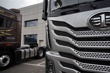 �ൺ��� ӥ�� 12.5L LNG 500���� 6X4 һ�����12�� ǣ����ͼƬ