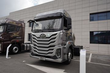 �ൺ��� ӥ�� 12.5L LNG 500���� 6X4 һ�����12�� ǣ����ͼƬ