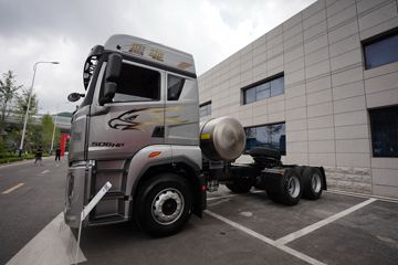 �ൺ��� ӥ�� 12.5L LNG 500���� 6X4 һ�����12�� ǣ����ͼƬ