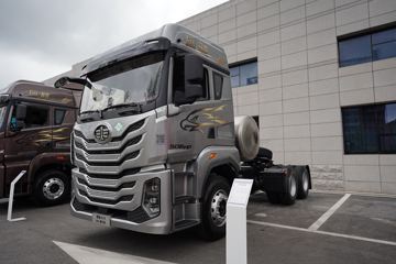 �ൺ��� ӥ�� 12.5L LNG 500���� 6X4 һ�����12�� ǣ����ͼƬ