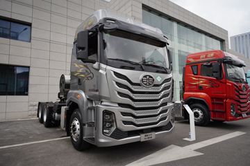 �ൺ��� ӥ�� 12.5L LNG 500���� 6X4 һ�����12�� ǣ����ͼƬ