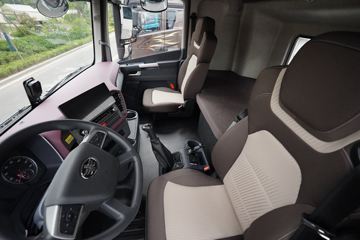 �ൺ��� ӥ�� 12.5L LNG 500���� 6X4 һ�����12�� ǣ����ͼƬ
