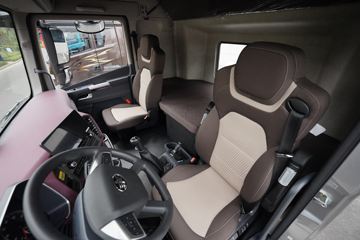 �ൺ��� ӥ�� 12.5L LNG 500���� 6X4 һ�����12�� ǣ����ͼƬ