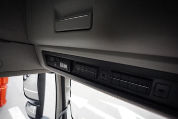 �ൺ��� ӥ�� 12.5L LNG 500���� 6X4 һ�����12�� ǣ����ͼƬ