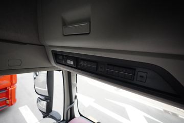 �ൺ��� ӥ�� 12.5L LNG 500���� 6X4 һ�����12�� ǣ����ͼƬ