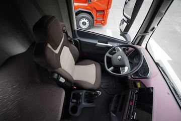�ൺ��� ӥ�� 12.5L LNG 500���� 6X4 һ�����12�� ǣ����ͼƬ