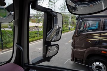�ൺ��� ӥ�� 12.5L LNG 500���� 6X4 һ�����12�� ǣ����ͼƬ