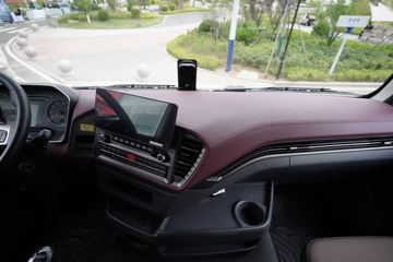 �ൺ��� ӥ�� 12.5L LNG 500���� 6X4 һ�����12�� ǣ����ͼƬ