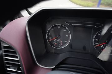 �ൺ��� ӥ�� 12.5L LNG 500���� 6X4 һ�����12�� ǣ����ͼƬ