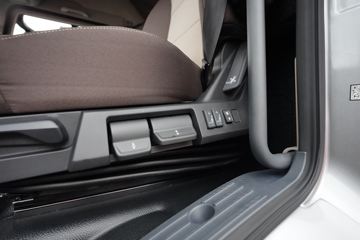 �ൺ��� ӥ�� 12.5L LNG 500���� 6X4 һ�����12�� ǣ����ͼƬ
