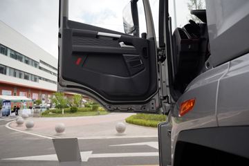 �ൺ��� ӥ�� 12.5L LNG 500���� 6X4 һ�����12�� ǣ����ͼƬ