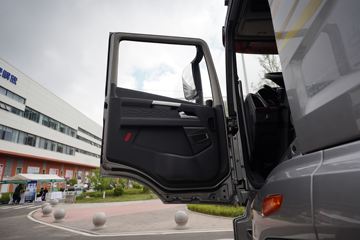 �ൺ��� ӥ�� 12.5L LNG 500���� 6X4 һ�����12�� ǣ����ͼƬ