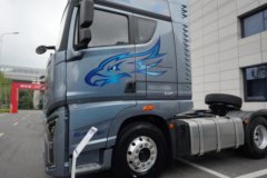 解放鹰航 智享版 13.2L柴油 640马力 6X4 一汽解放12档 AMT自动档 牵引车